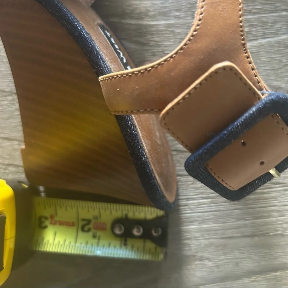 Nine West 3 Inch Heel, Open Toe Sandals. Size 8